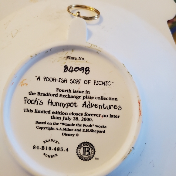 Collectible Pooh plate - Picture 3 of 3